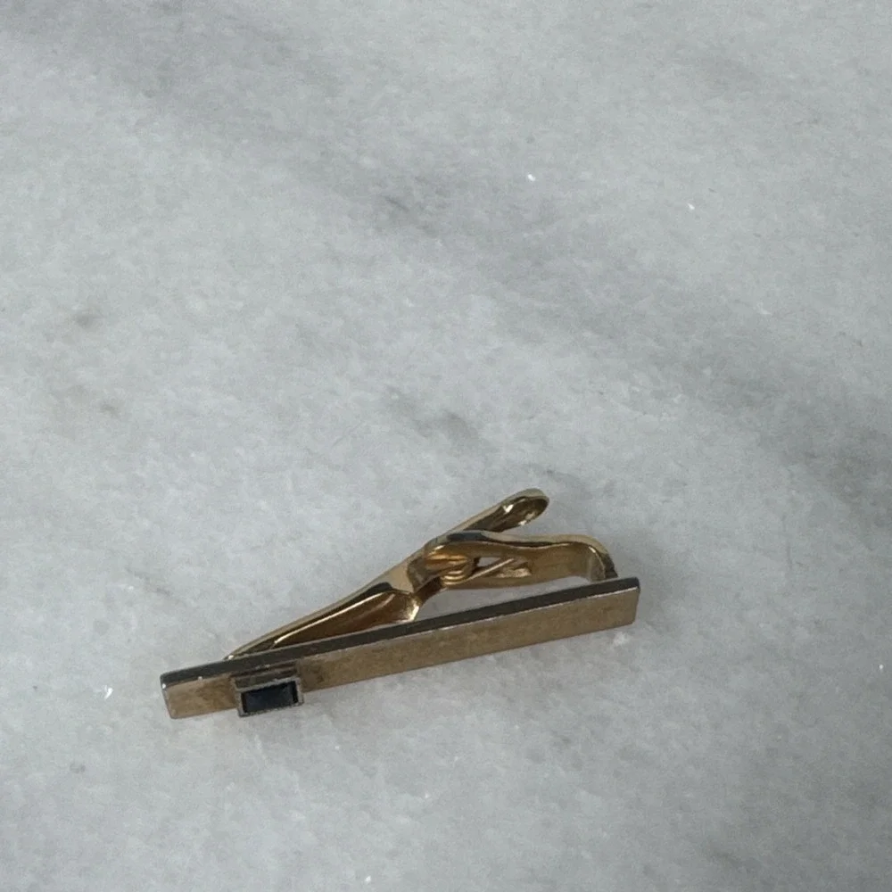 Vintage Gold Plated Signed Swank Black Rhinestone Accent Small Tie Clip Clasp